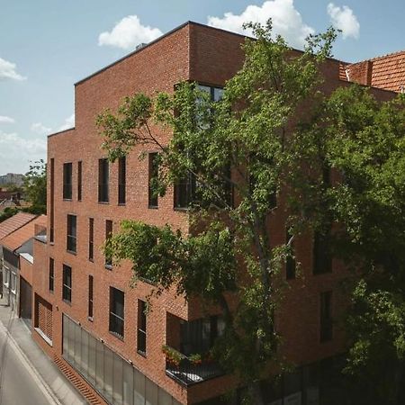 26Bricks Luxury Suites Oradea Zewnętrze zdjęcie
